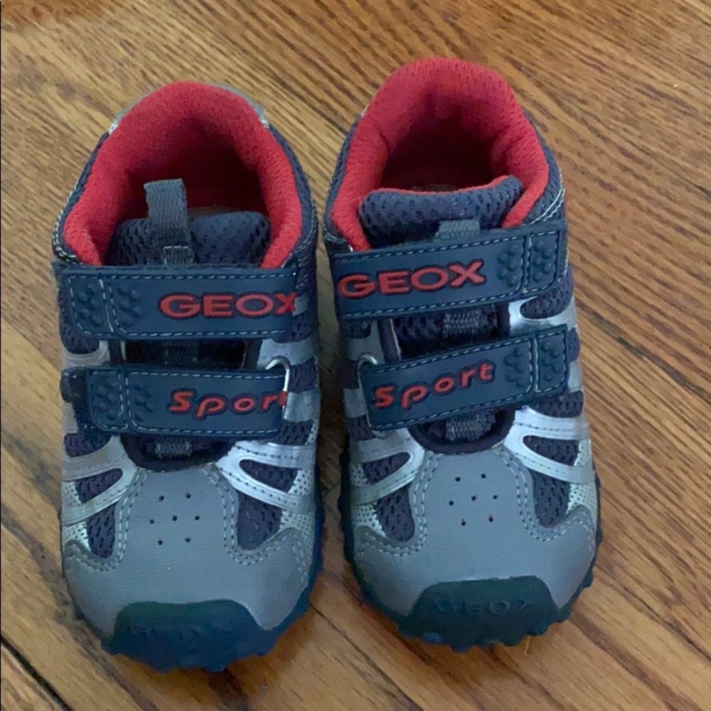Geox boys sneaker Velcro size 4.5